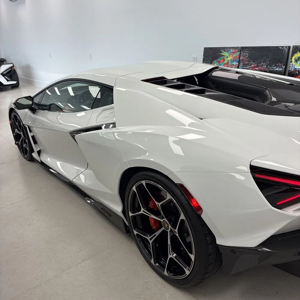 2024 Lamborghini Revuelto Base