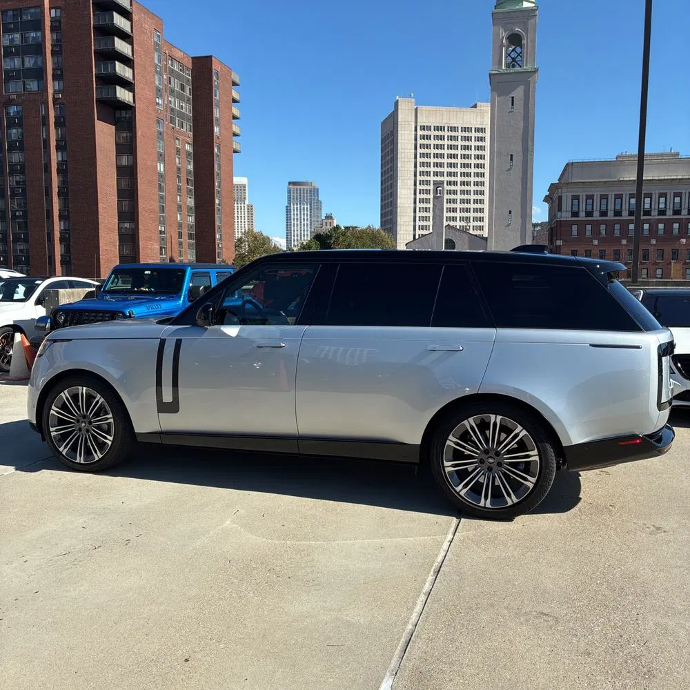 2023 Land Rover Range Rover P530 SE LWB