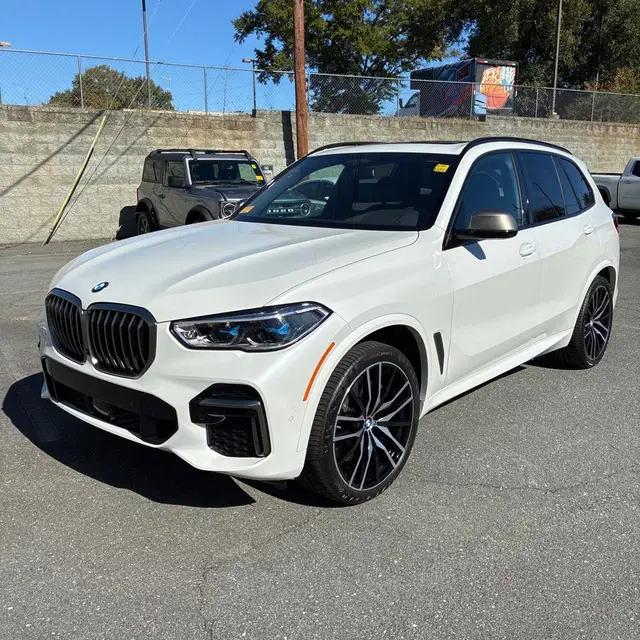 2023 BMW X5 M50i