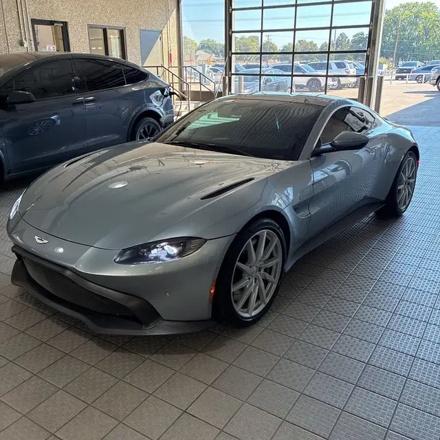 2020 Aston Martin Vantage Base