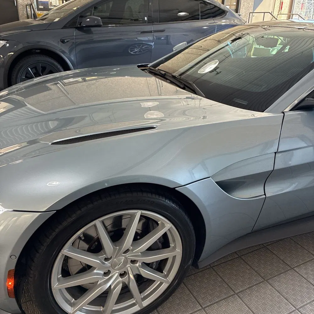 2020 Aston Martin Vantage Base
