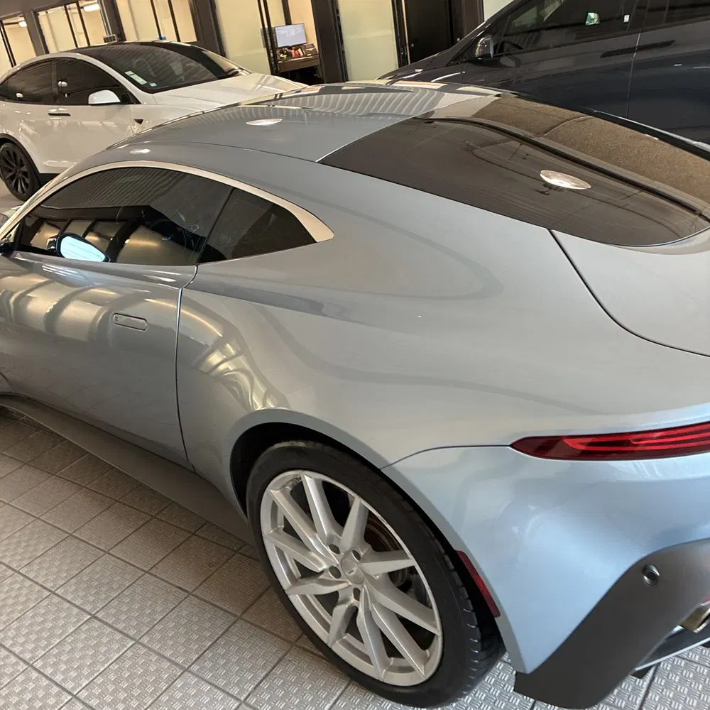 2020 Aston Martin Vantage Base