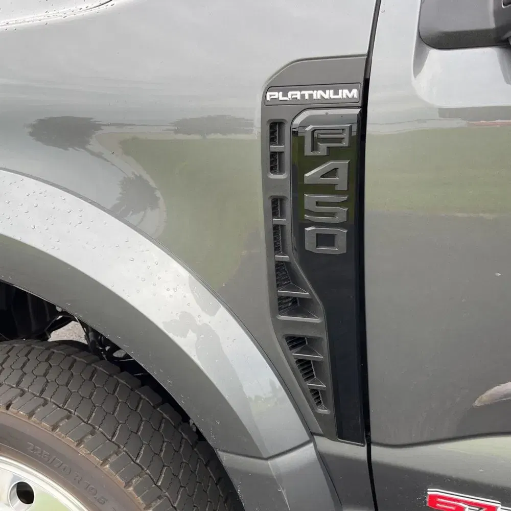 2025 Ford F-450 Super Duty Platinum