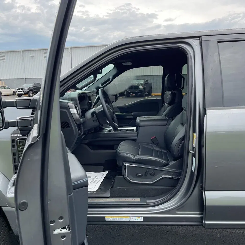2025 Ford F-450 Super Duty Platinum