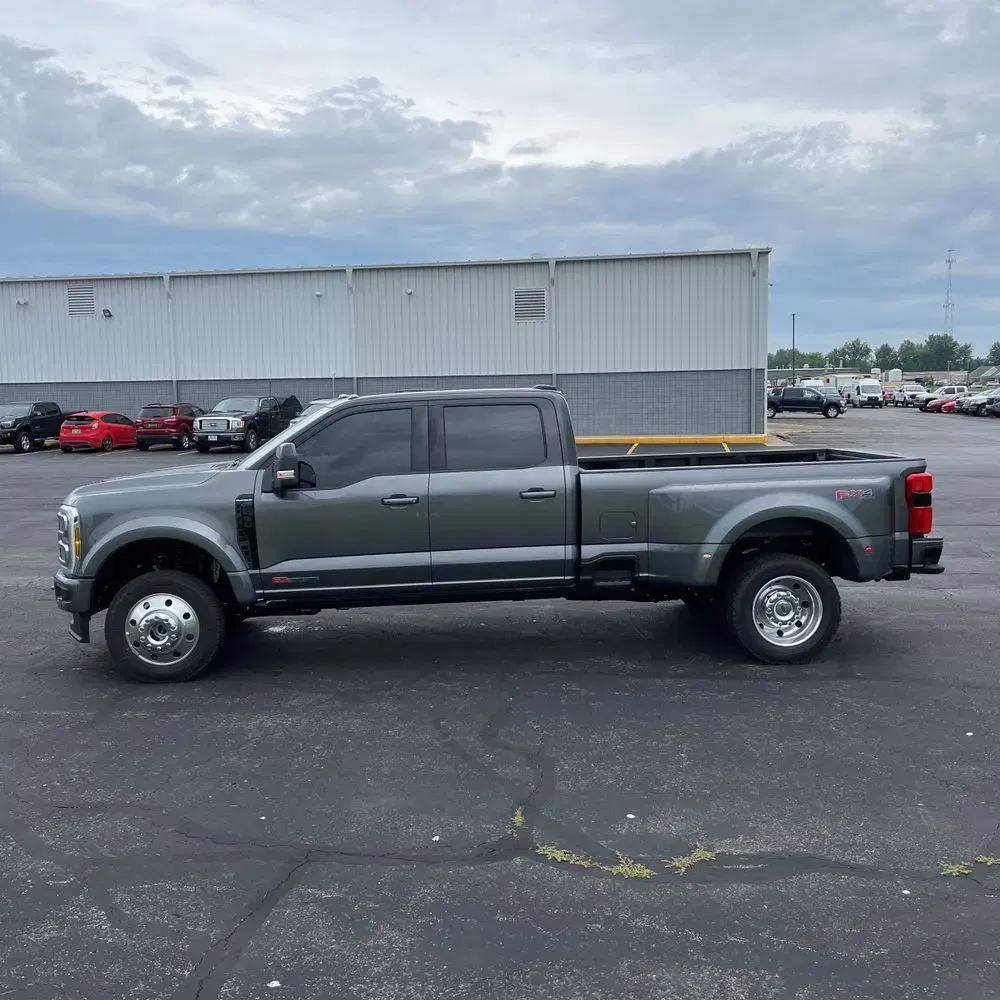 2025 Ford F-450 Super Duty Platinum