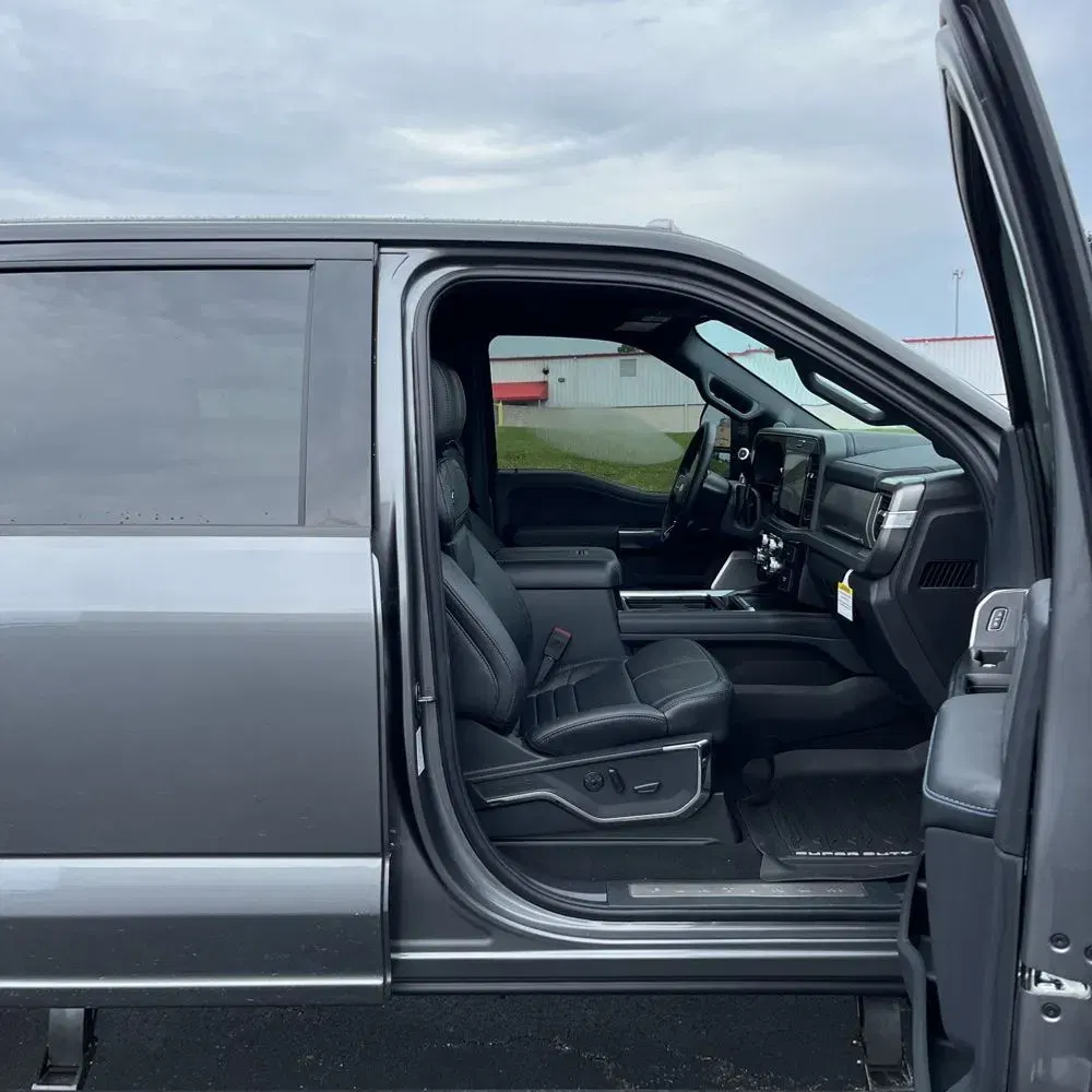 2025 Ford F-450 Super Duty Platinum