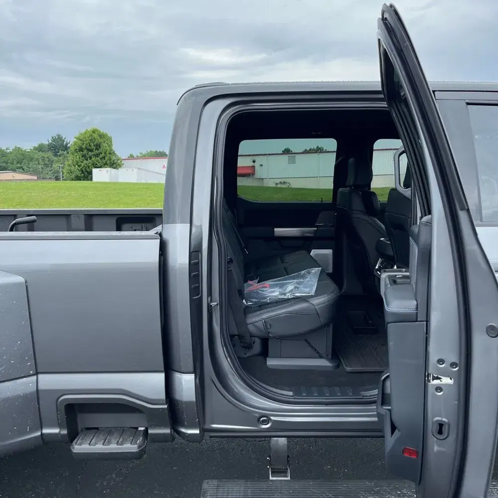 2025 Ford F-450 Super Duty Platinum