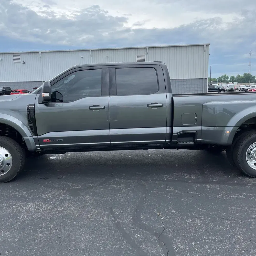 2025 Ford F-450 Super Duty Platinum