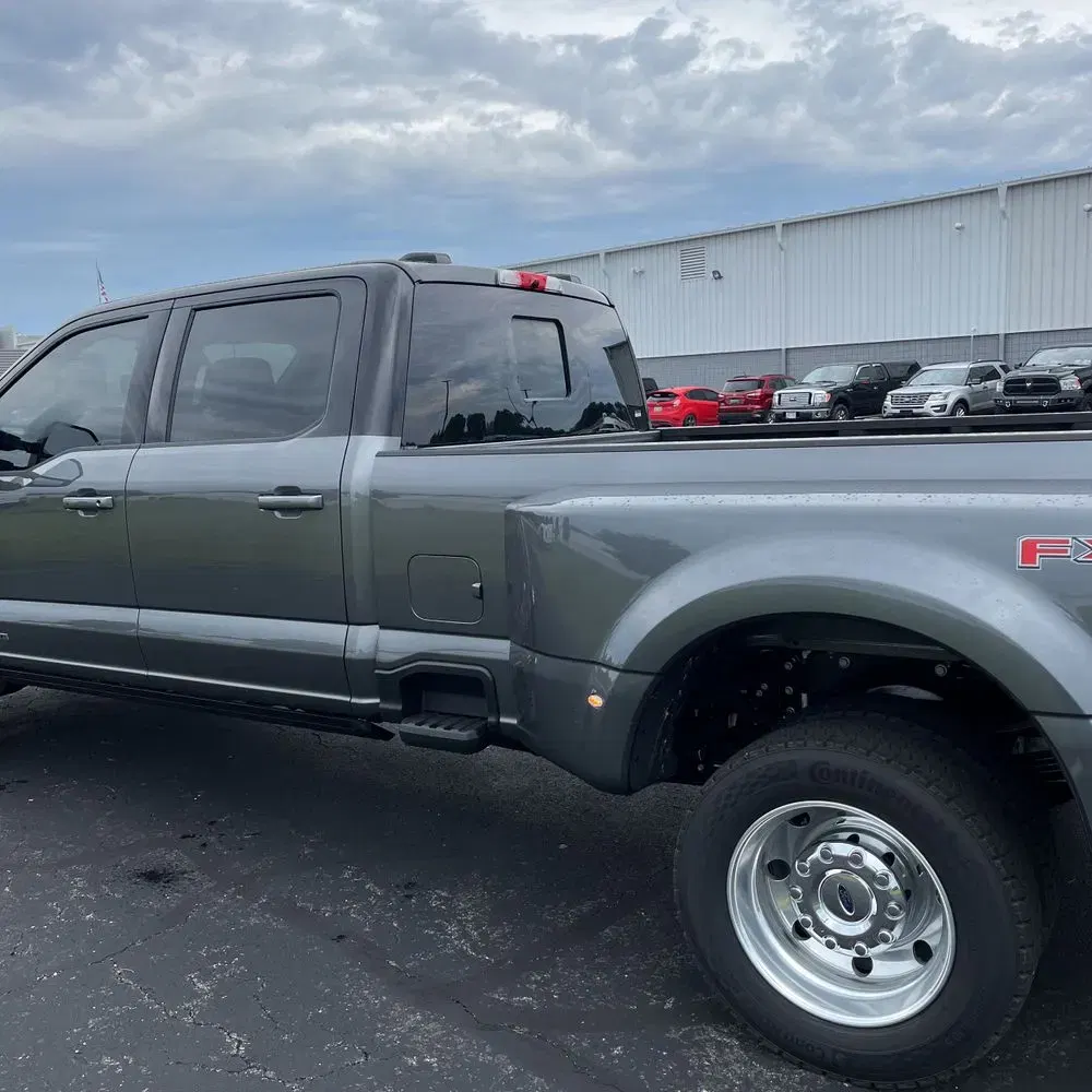 2025 Ford F-450 Super Duty Platinum