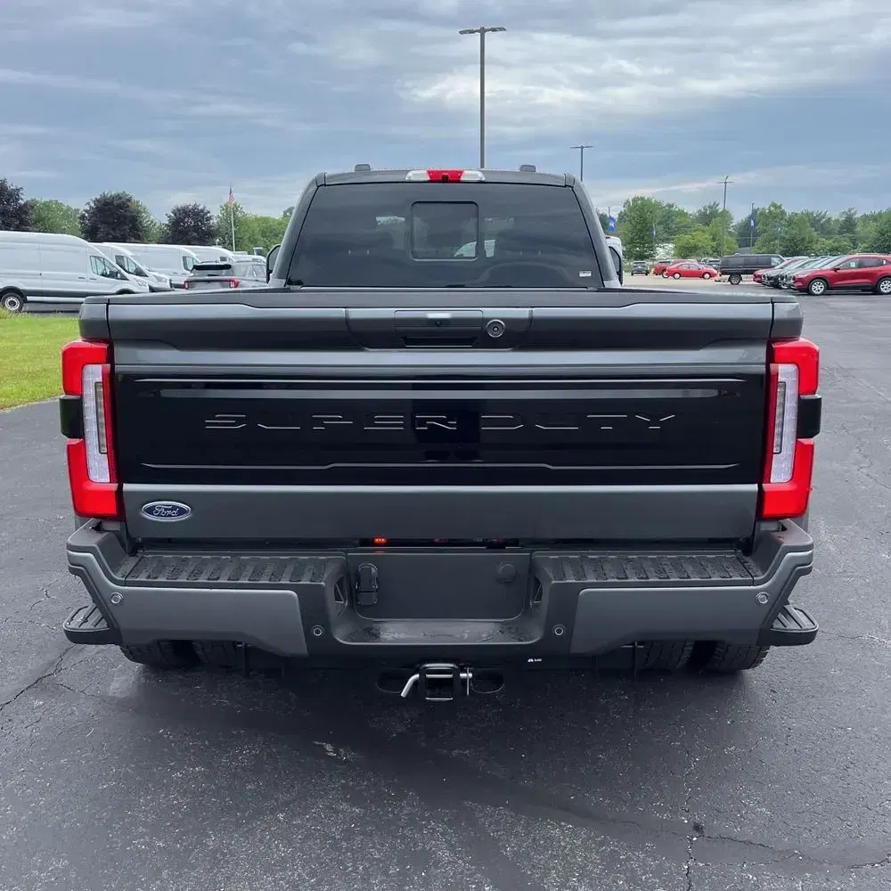 2025 Ford F-450 Super Duty Platinum