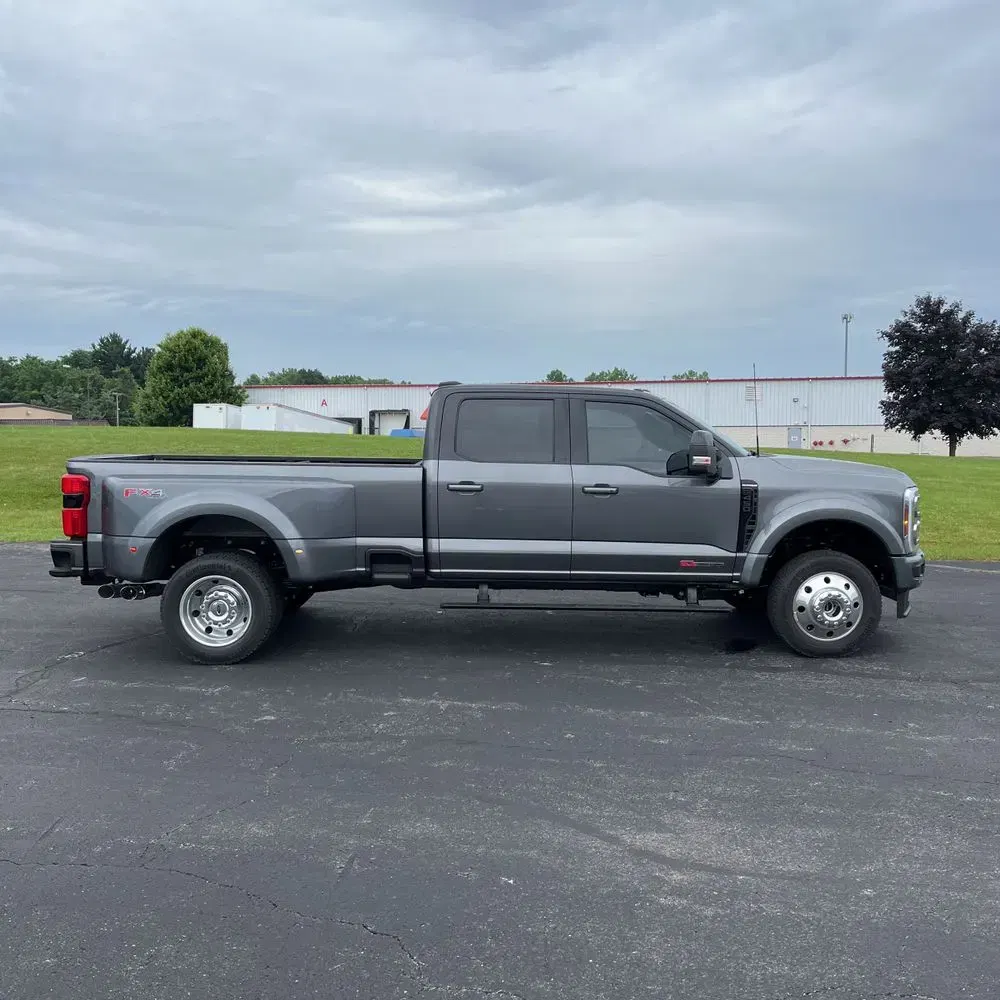 2025 Ford F-450 Super Duty Platinum