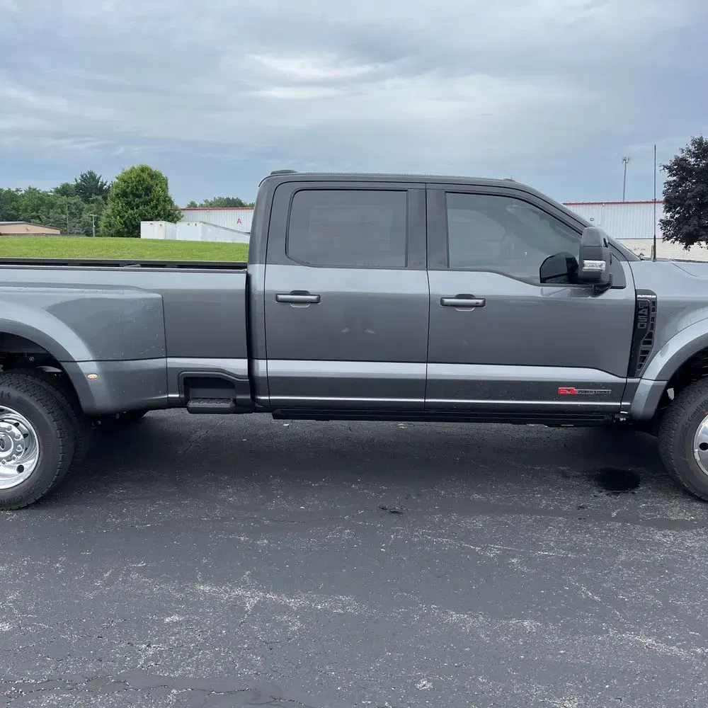 2025 Ford F-450 Super Duty Platinum