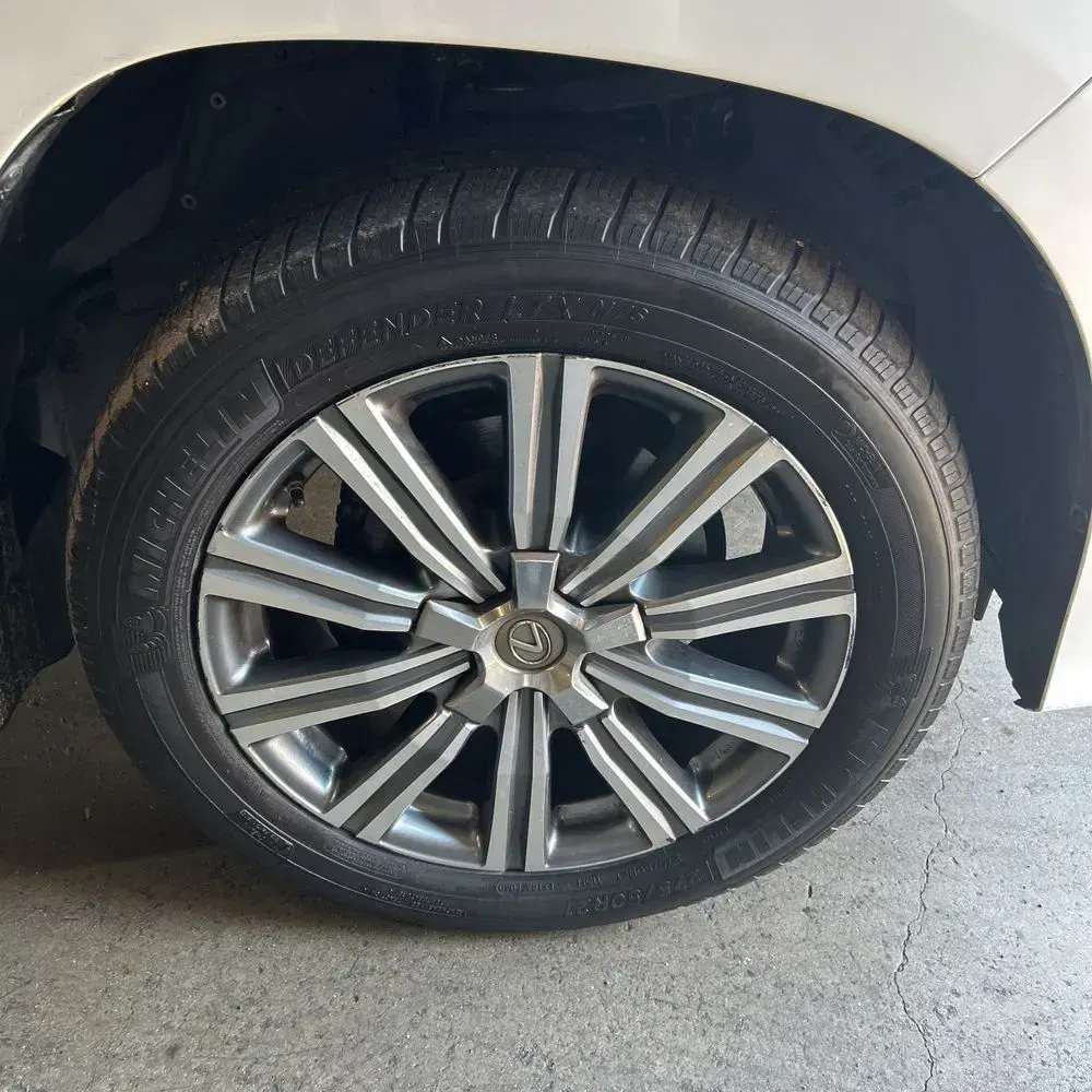 2017 Lexus LX 570 Base