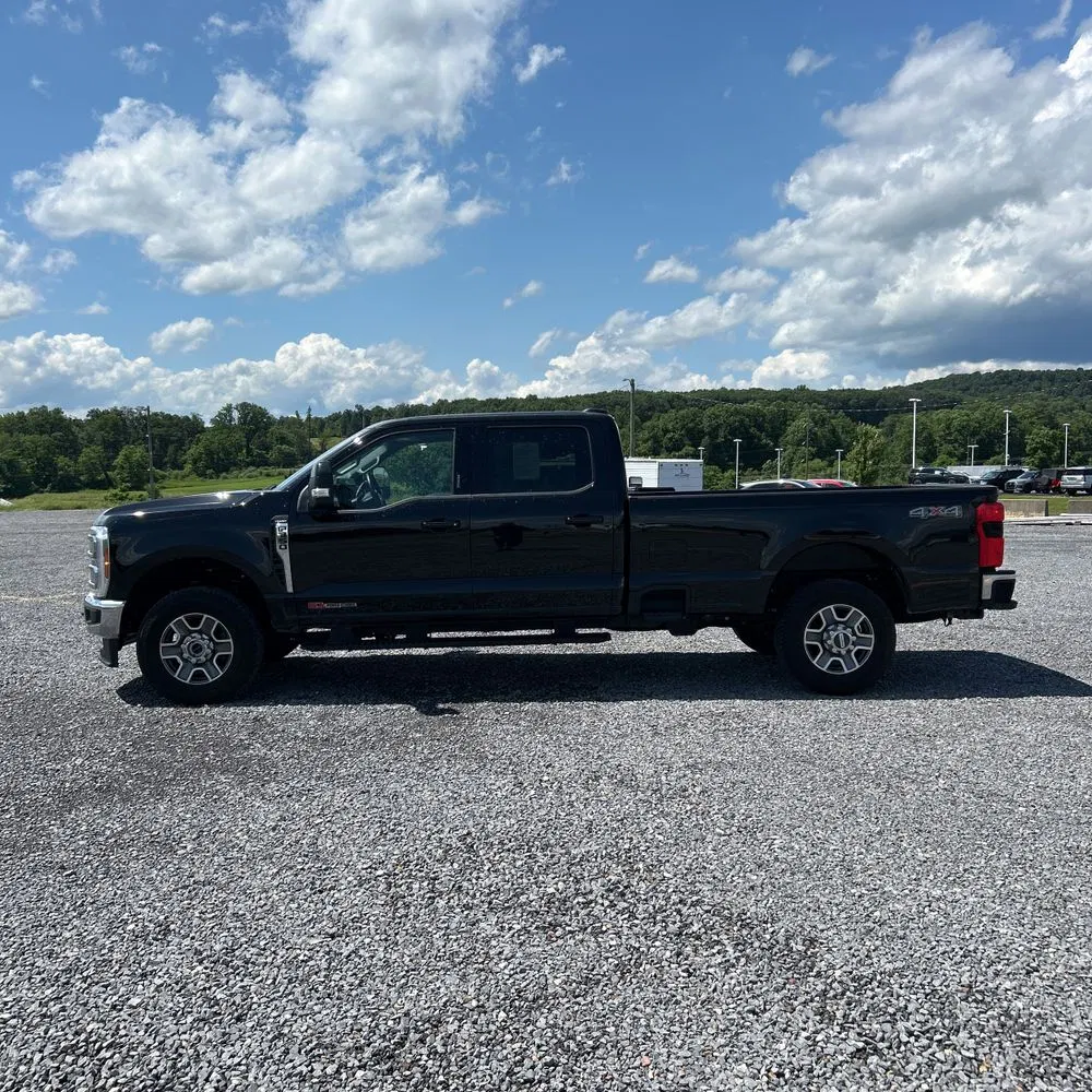 2024 Ford F350 S/D Lariat