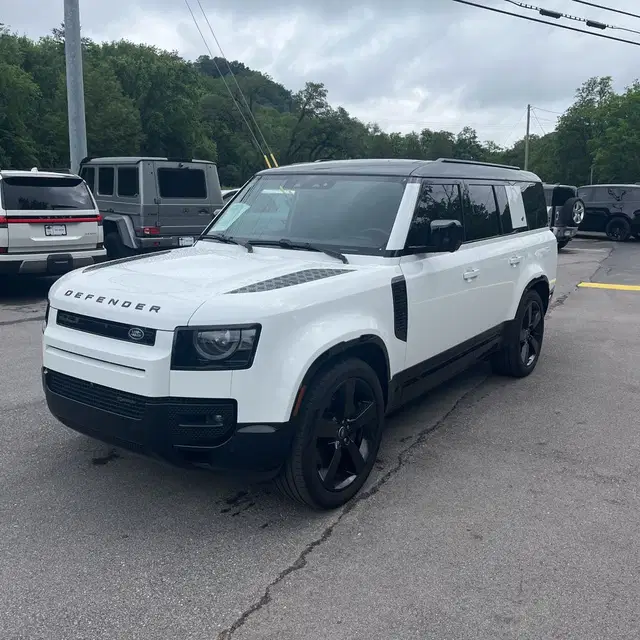 2023 Land Rover Defender 130 X-Dynamic SE