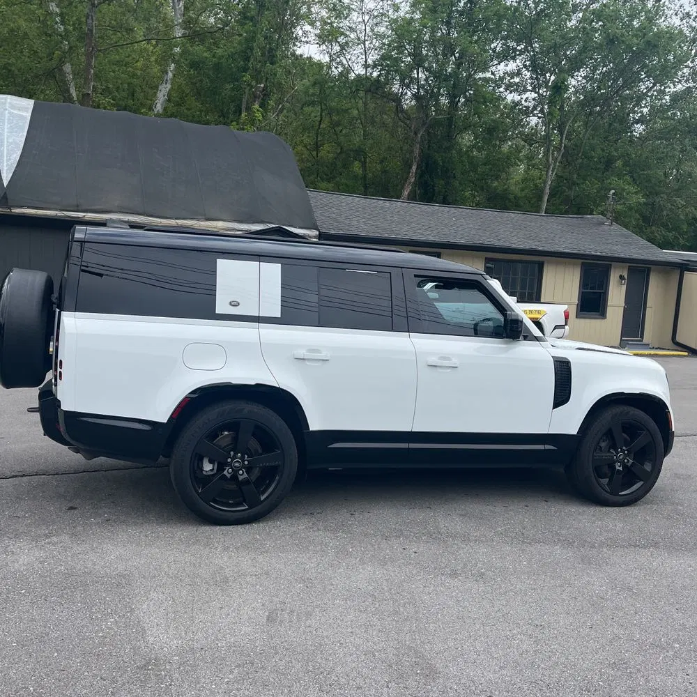 2023 Land Rover Defender 130 X-Dynamic SE