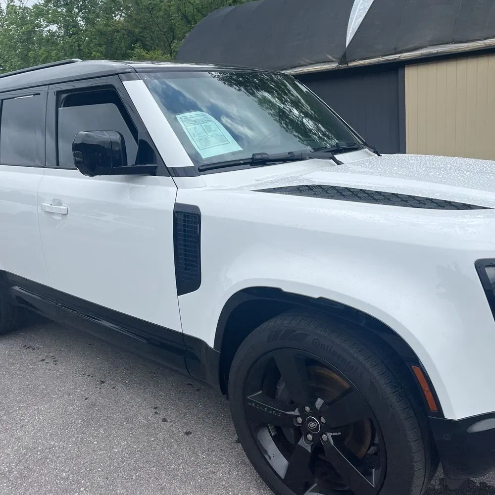 2023 Land Rover Defender 130 X-Dynamic SE