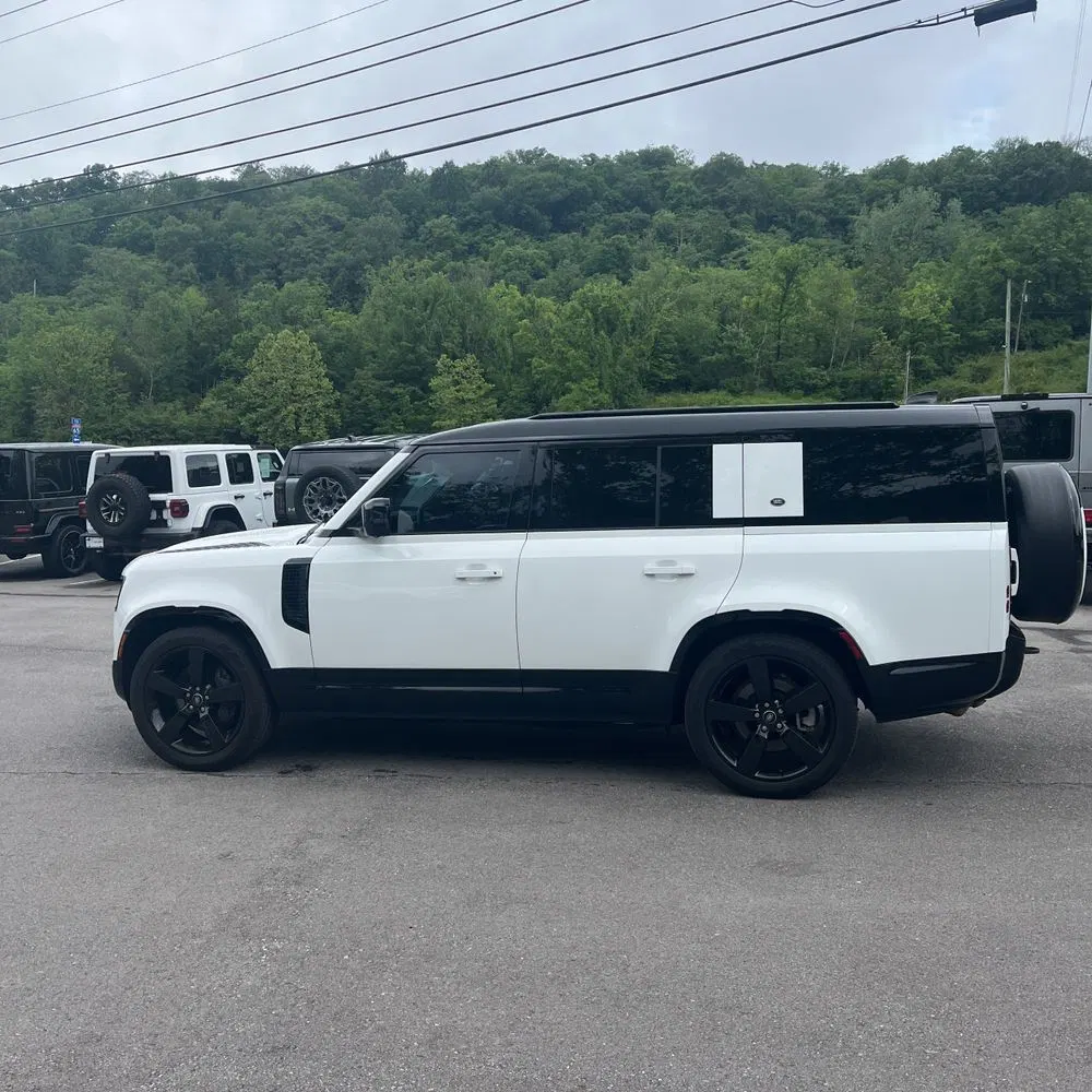 2023 Land Rover Defender 130 X-Dynamic SE