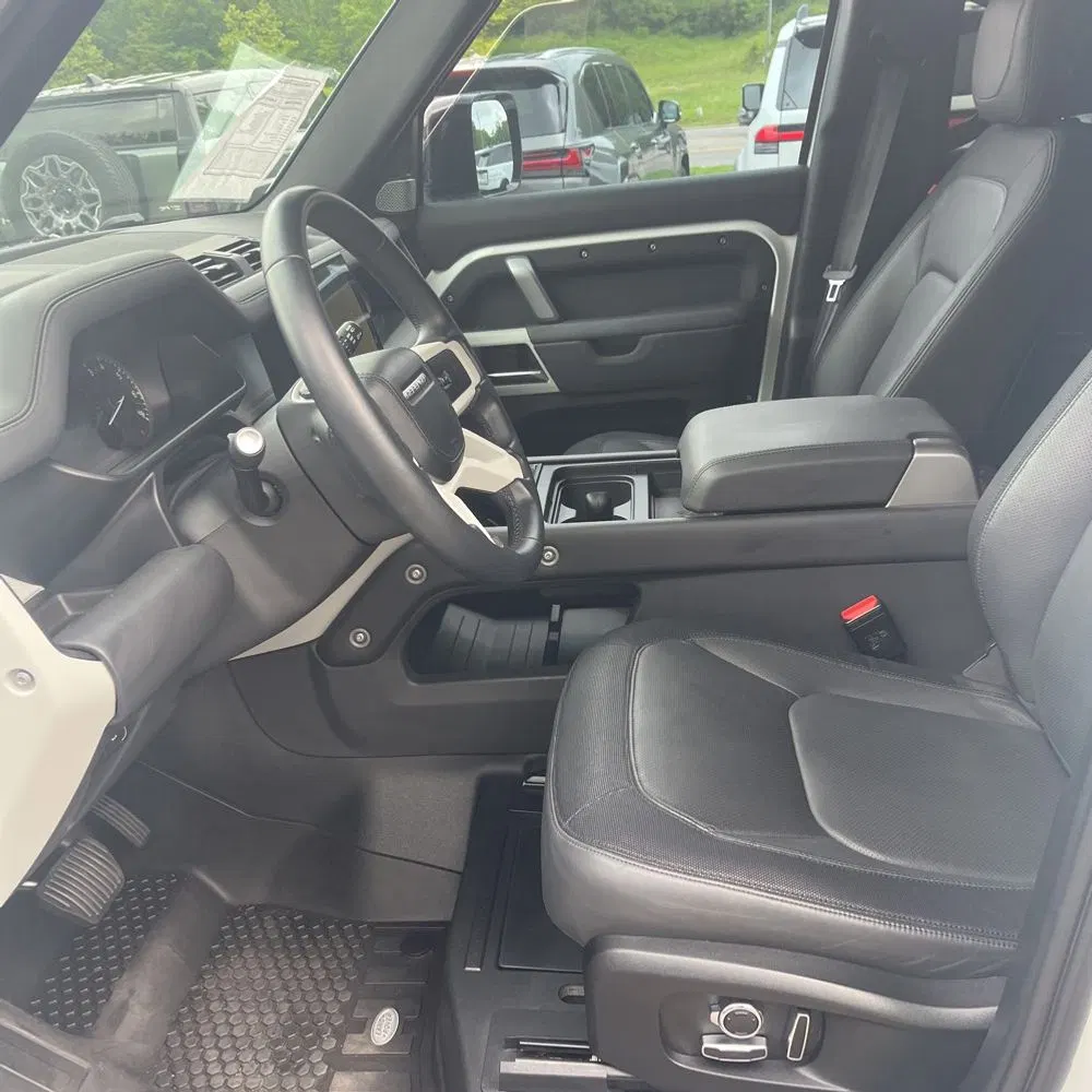2023 Land Rover Defender 130 X-Dynamic SE