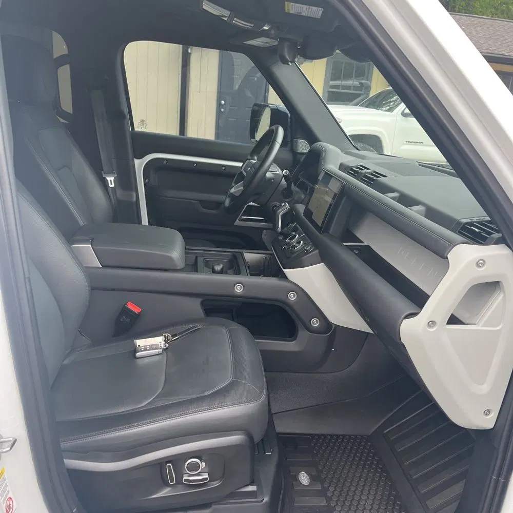 2023 Land Rover Defender 130 X-Dynamic SE