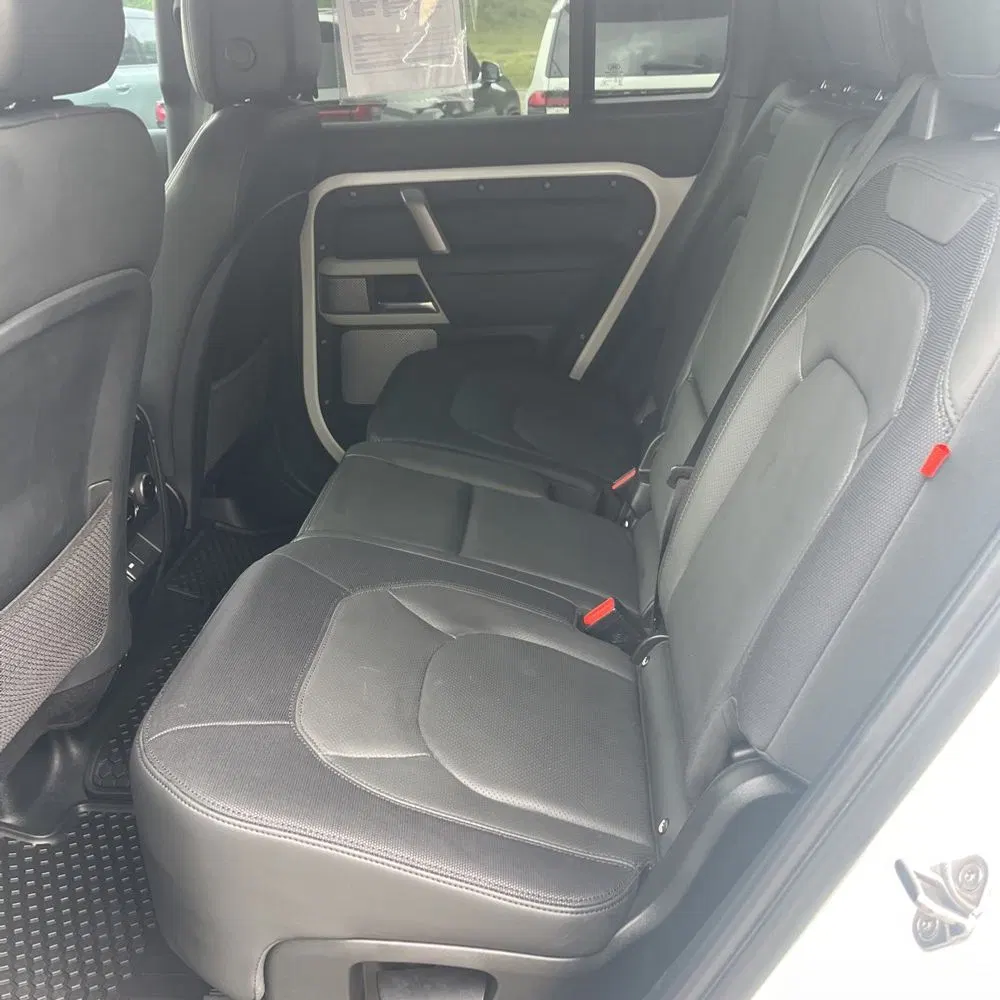 2023 Land Rover Defender 130 X-Dynamic SE