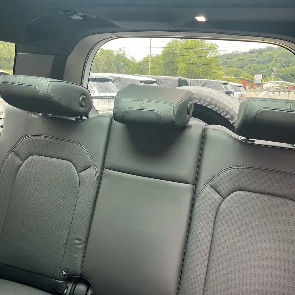 2023 Land Rover Defender 130 X-Dynamic SE