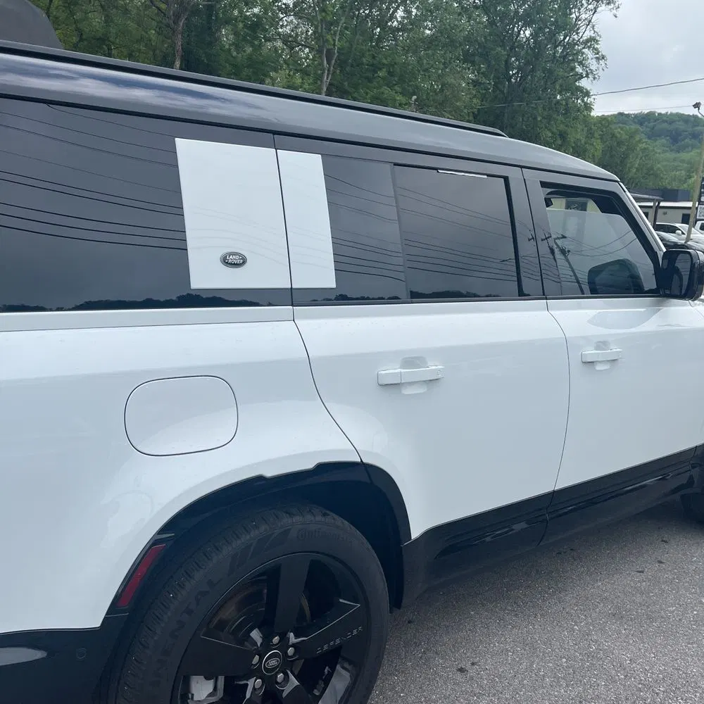 2023 Land Rover Defender 130 X-Dynamic SE