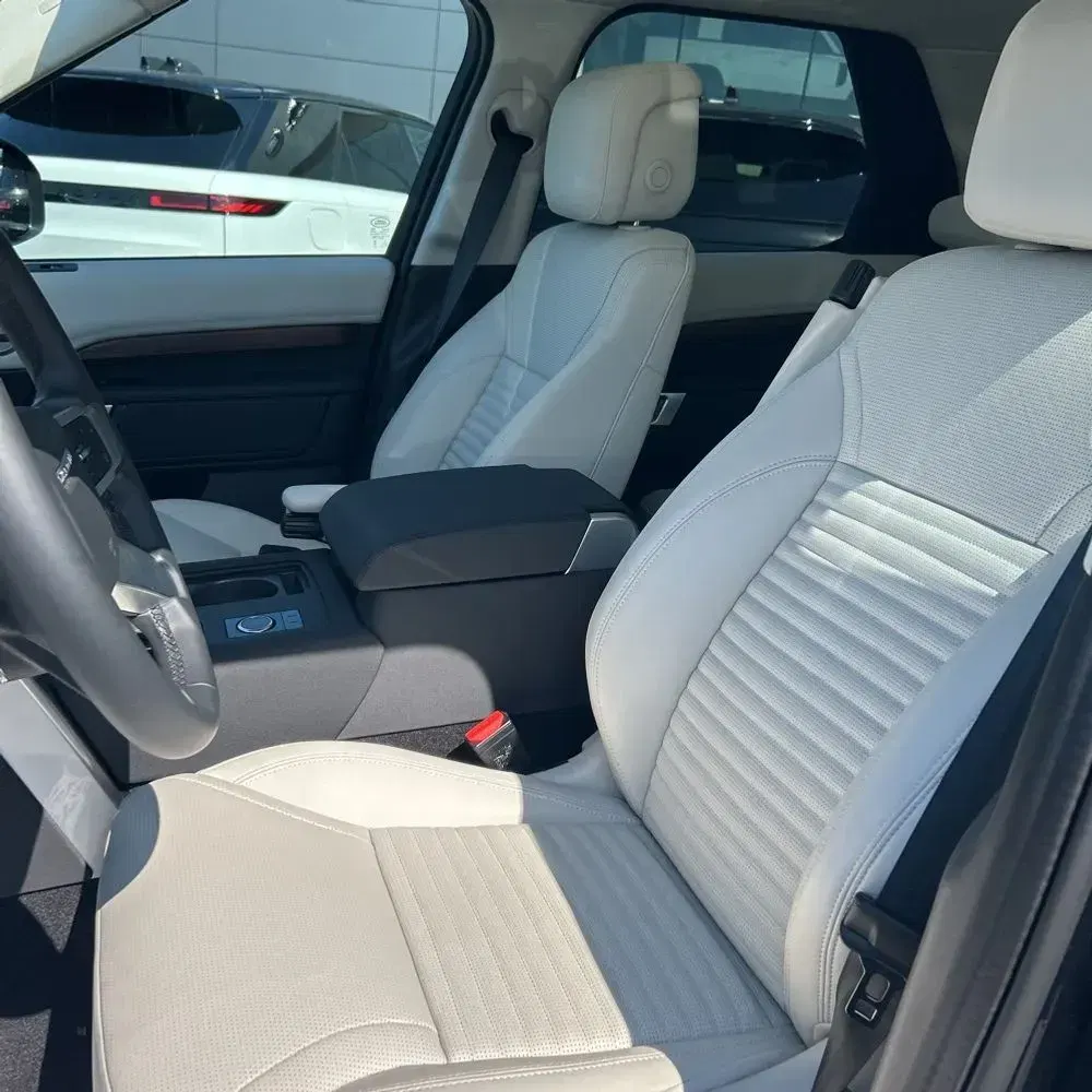 2025 Land Rover Discovery S P300