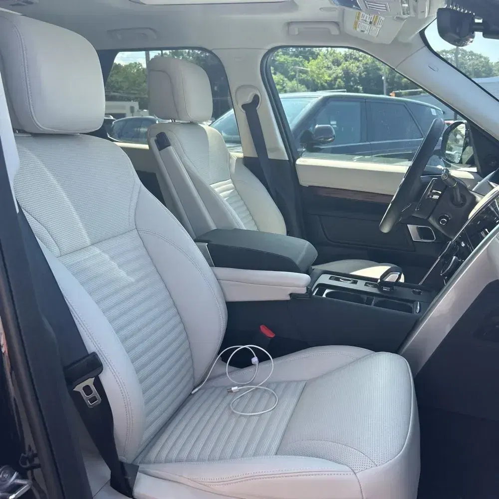 2025 Land Rover Discovery S P300