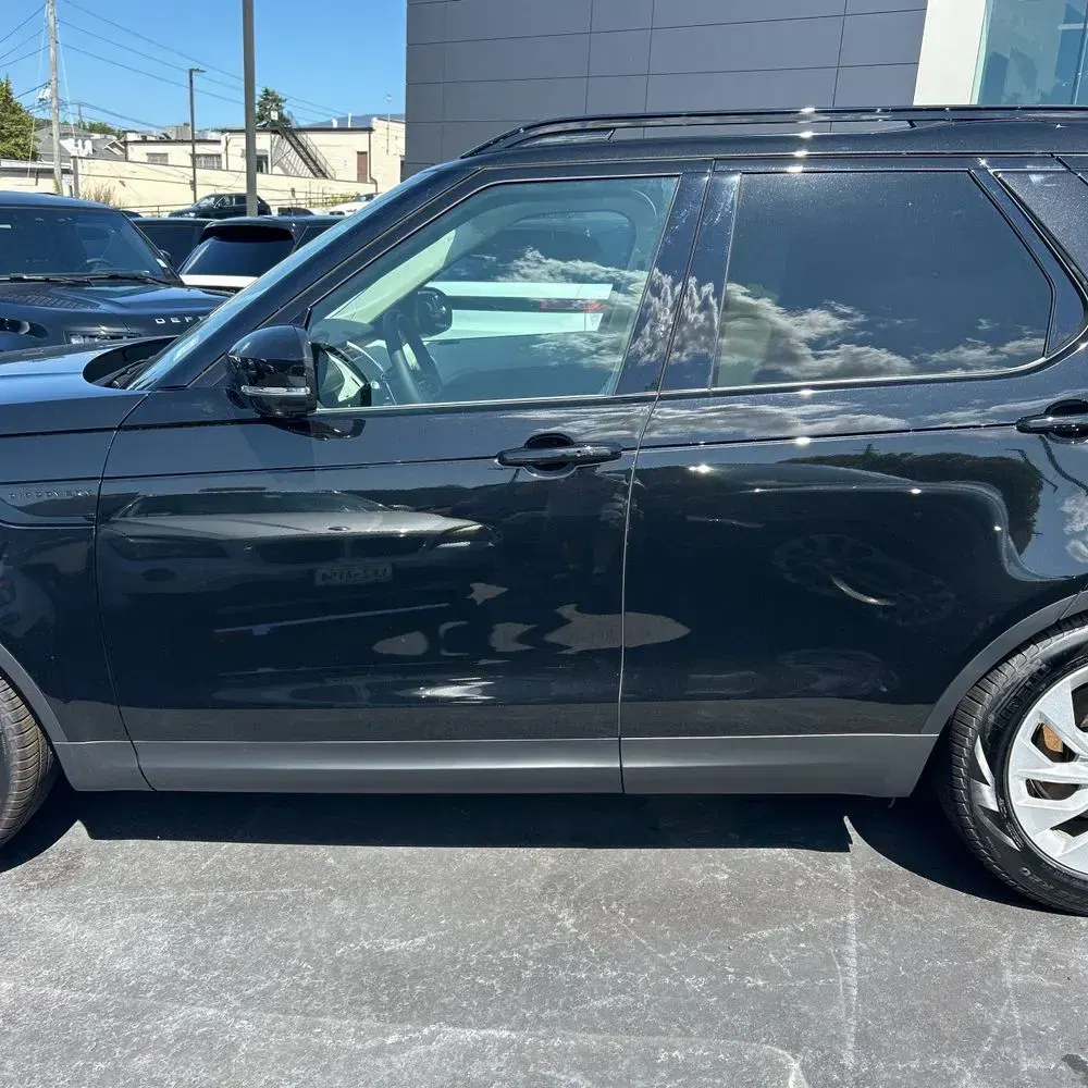 2025 Land Rover Discovery S P300
