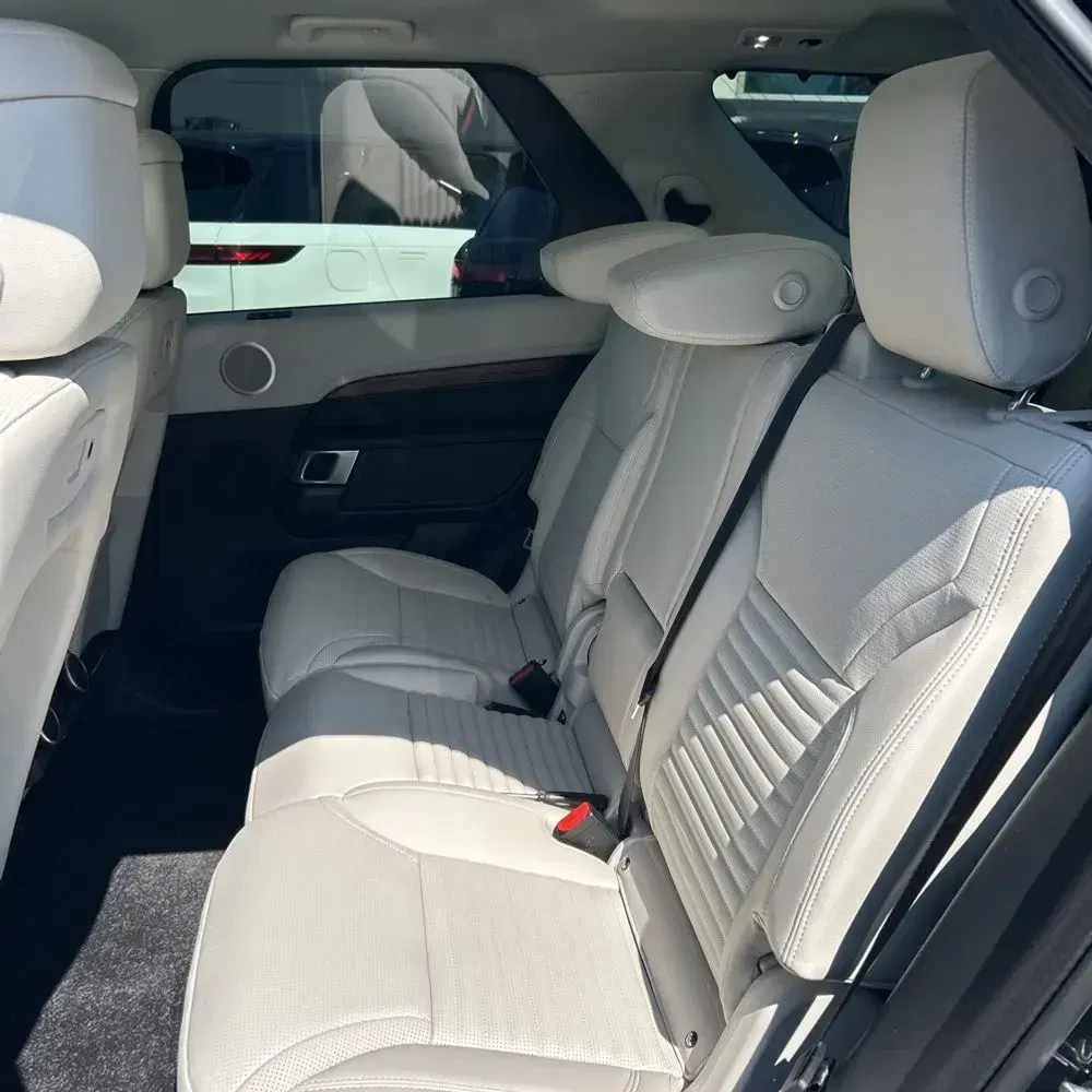 2025 Land Rover Discovery S P300