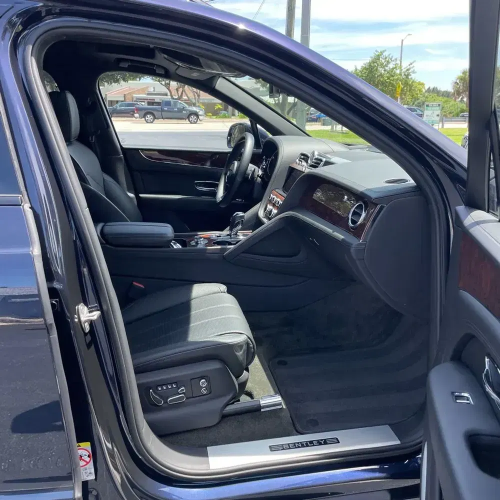 2022 Bentley Bentayga V8
