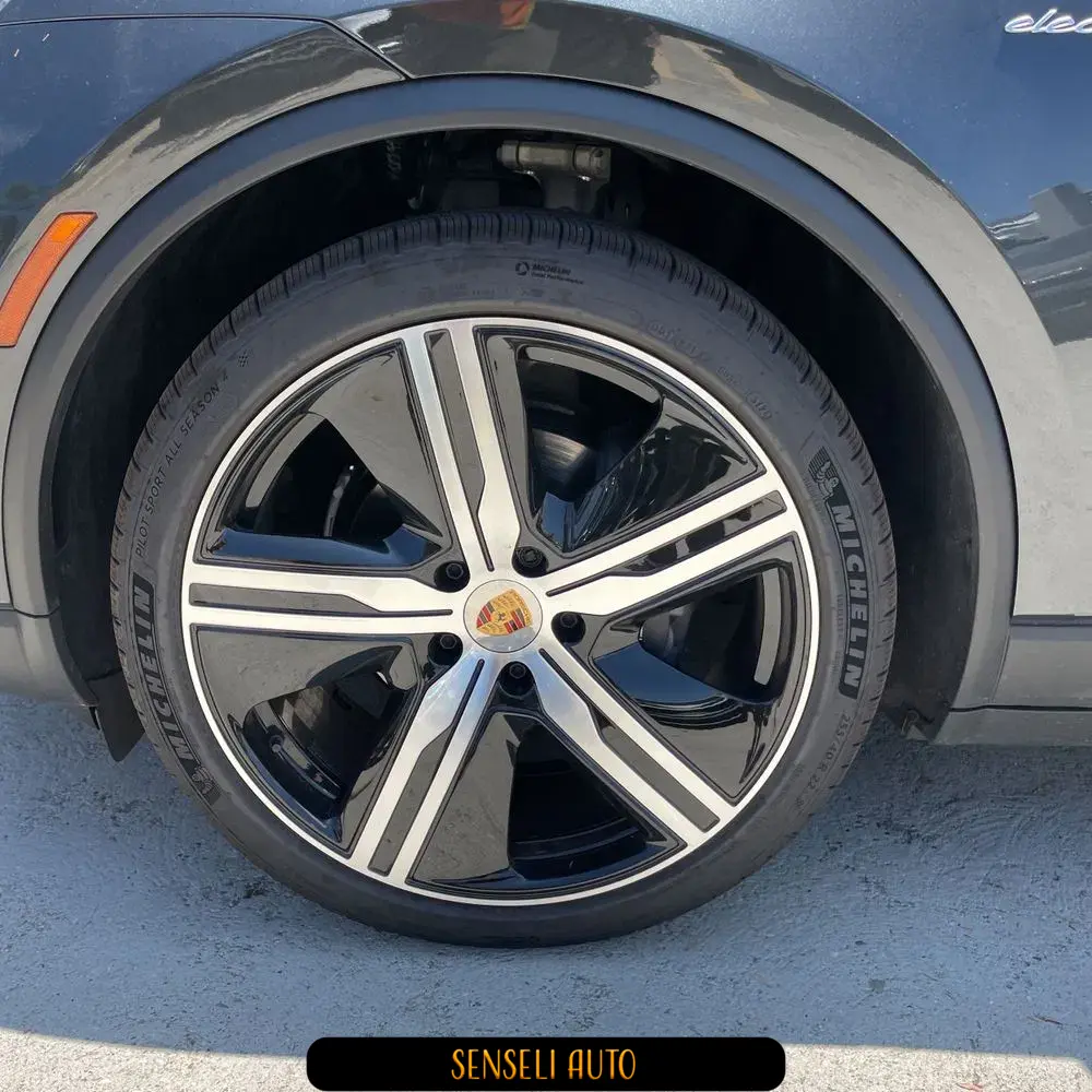 2025 Porsche Macan Electric
