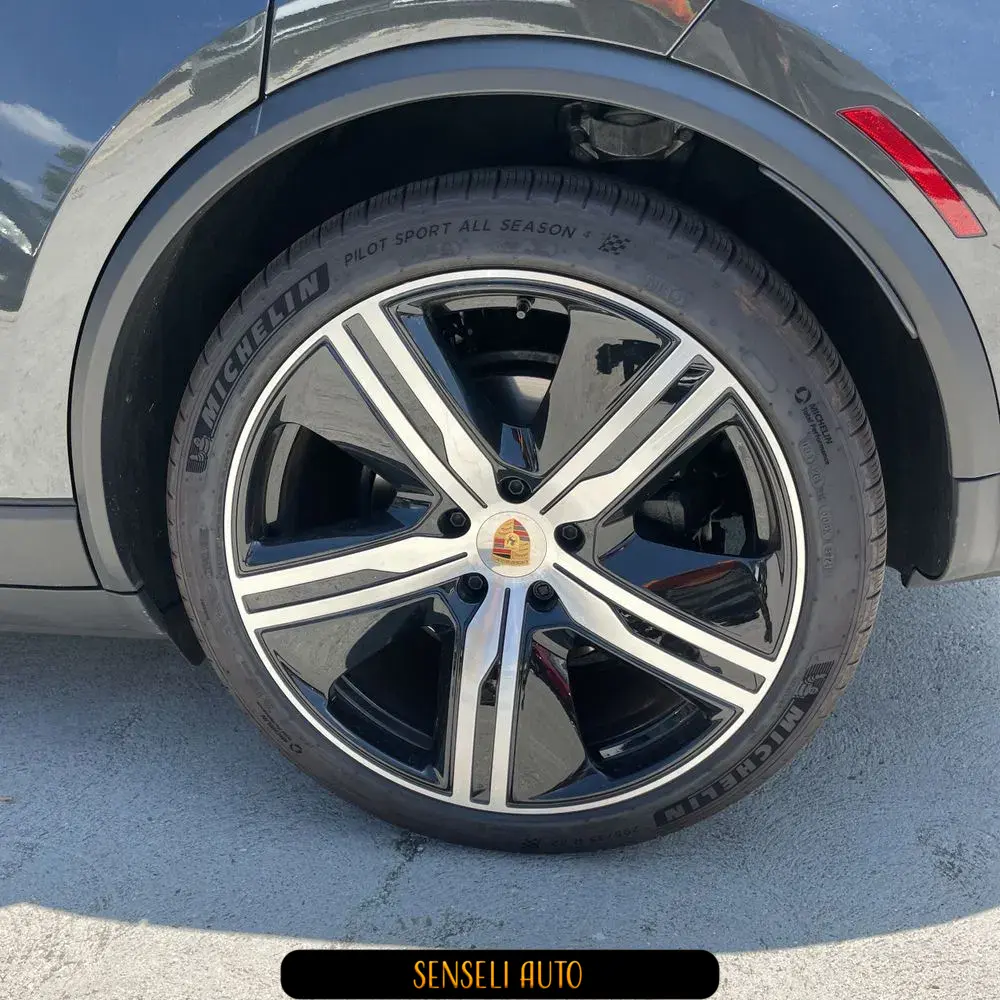 2025 Porsche Macan Electric