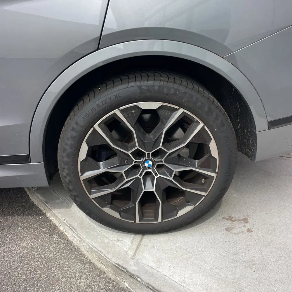 2023 BMW X7 M60i