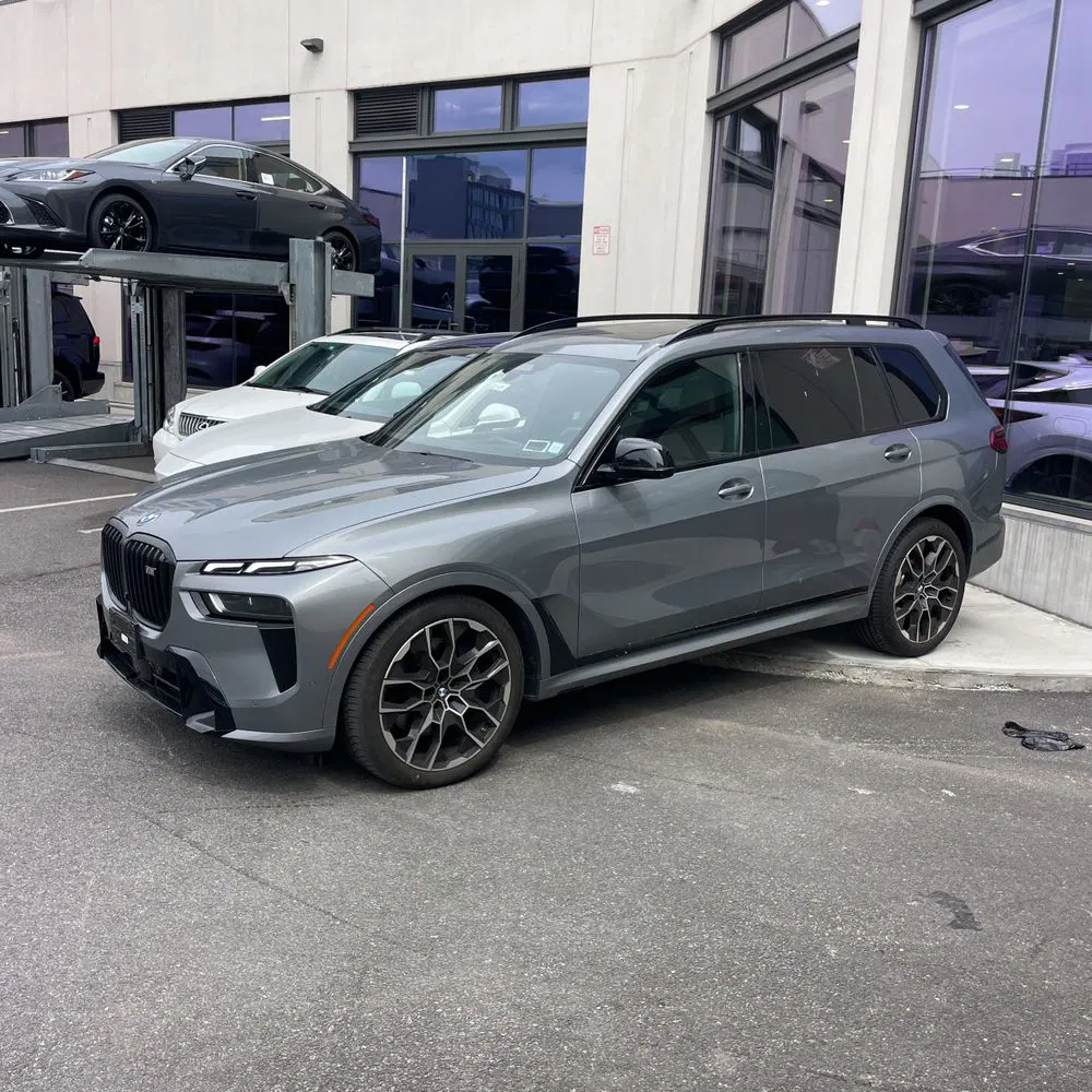 2023 BMW X7 M60i