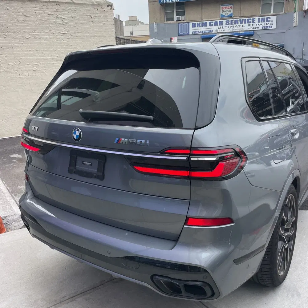 2023 BMW X7 M60i