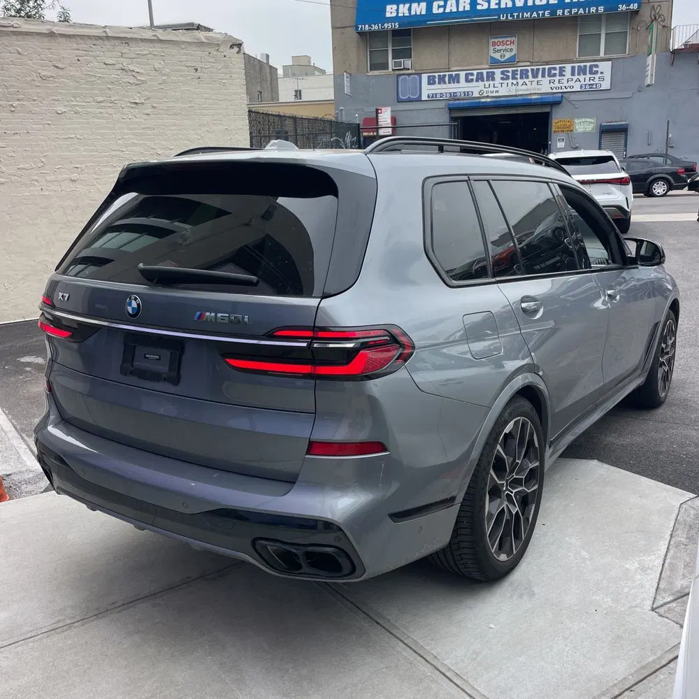 2023 BMW X7 M60i