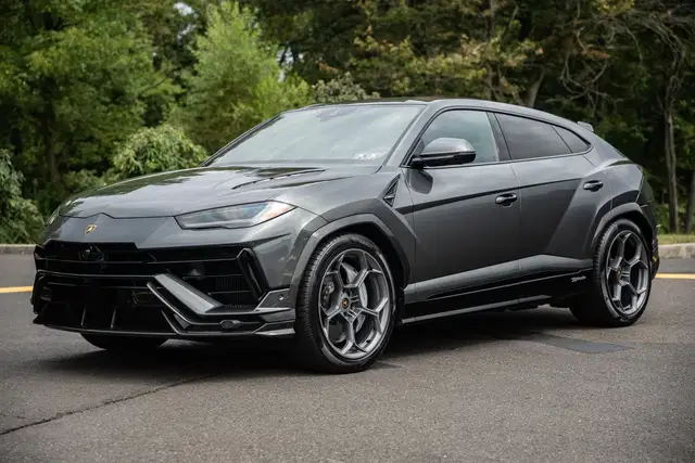 2023 Lamborghini Urus Performante