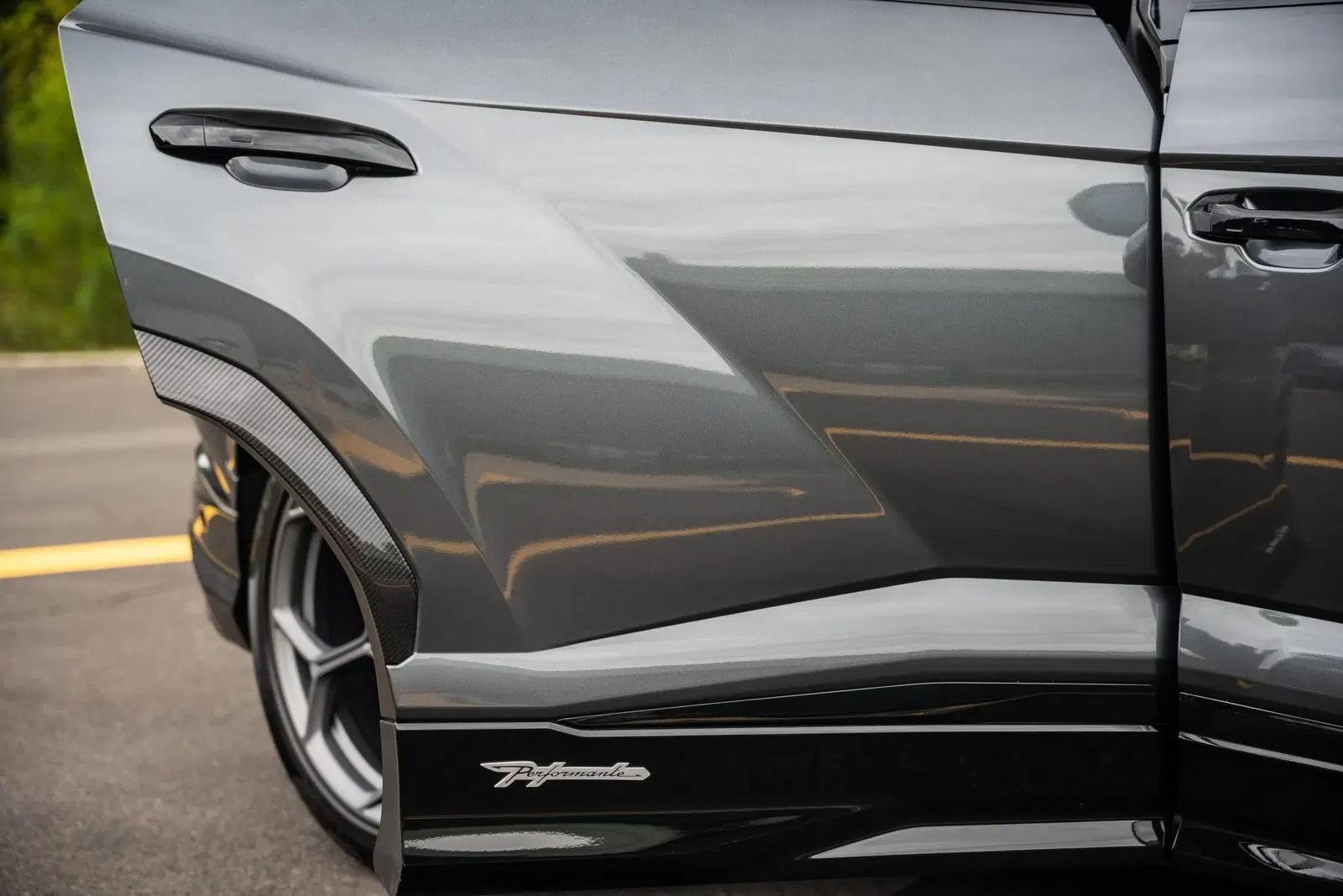 2023 Lamborghini Urus Performante