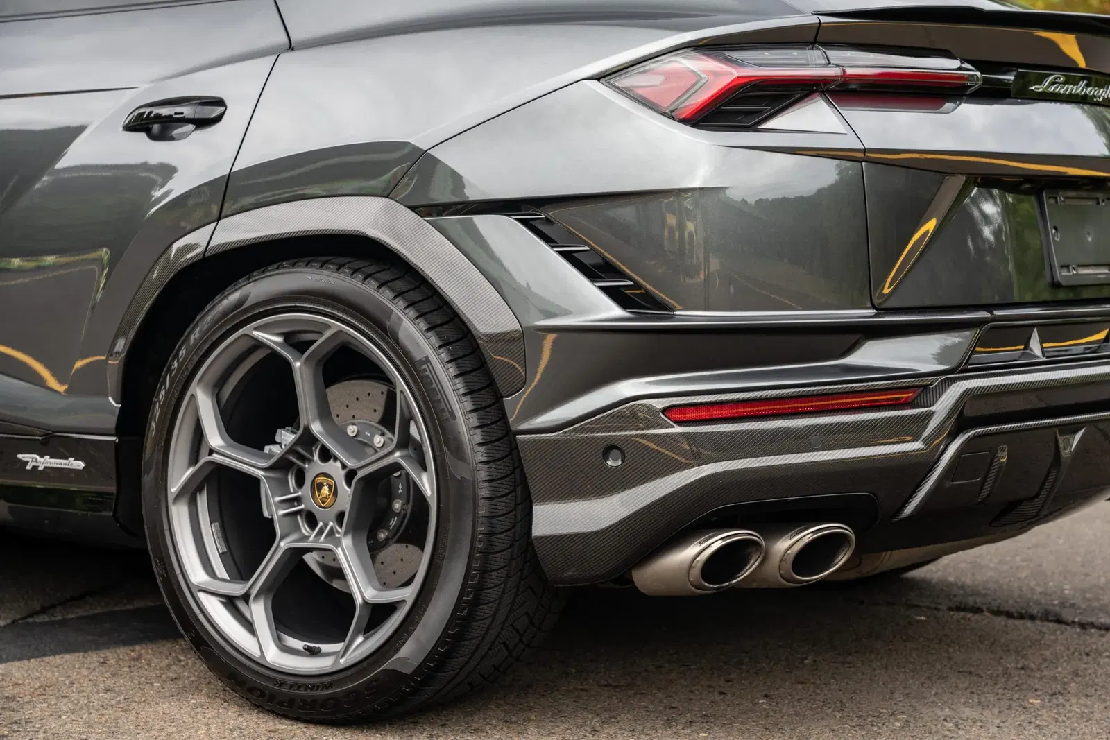 2023 Lamborghini Urus Performante