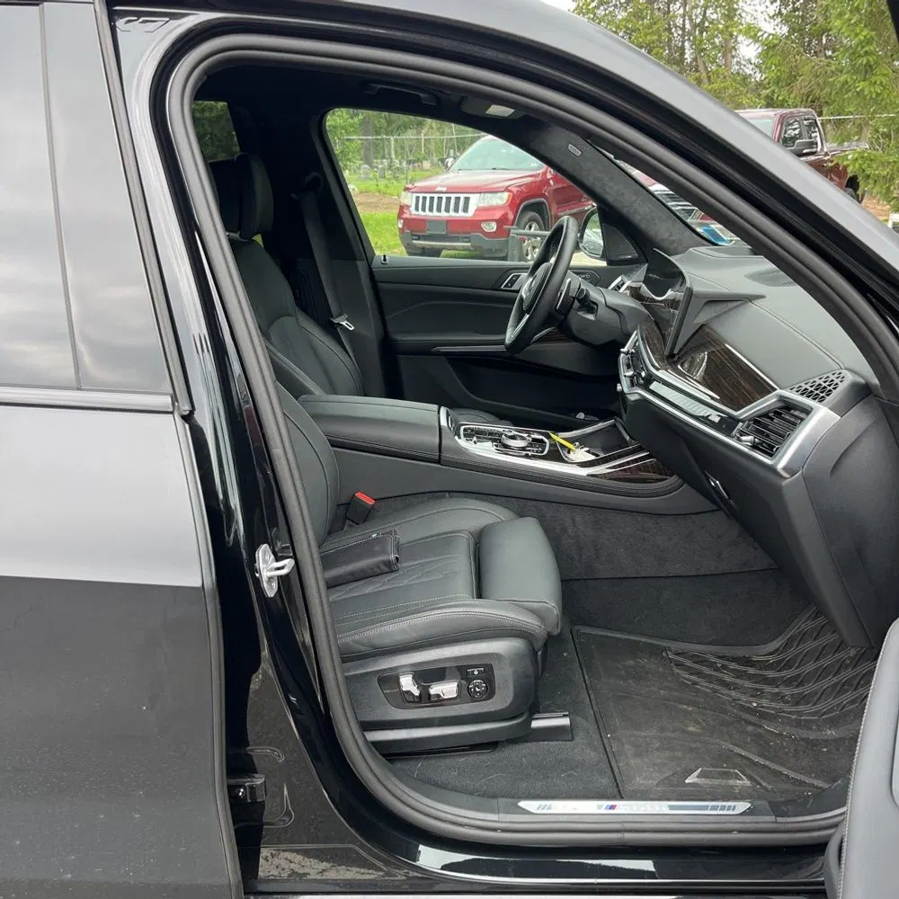 2025 BMW X7 M60i