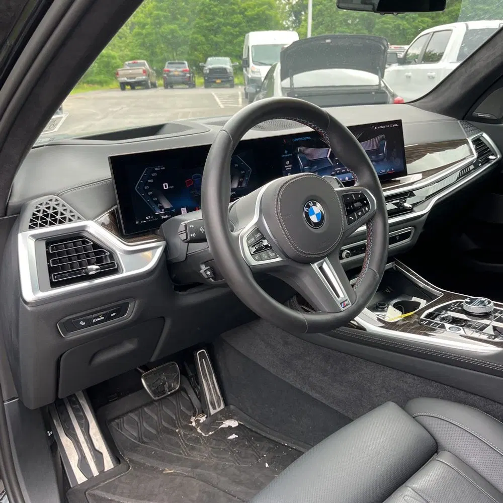 2025 BMW X7 M60i