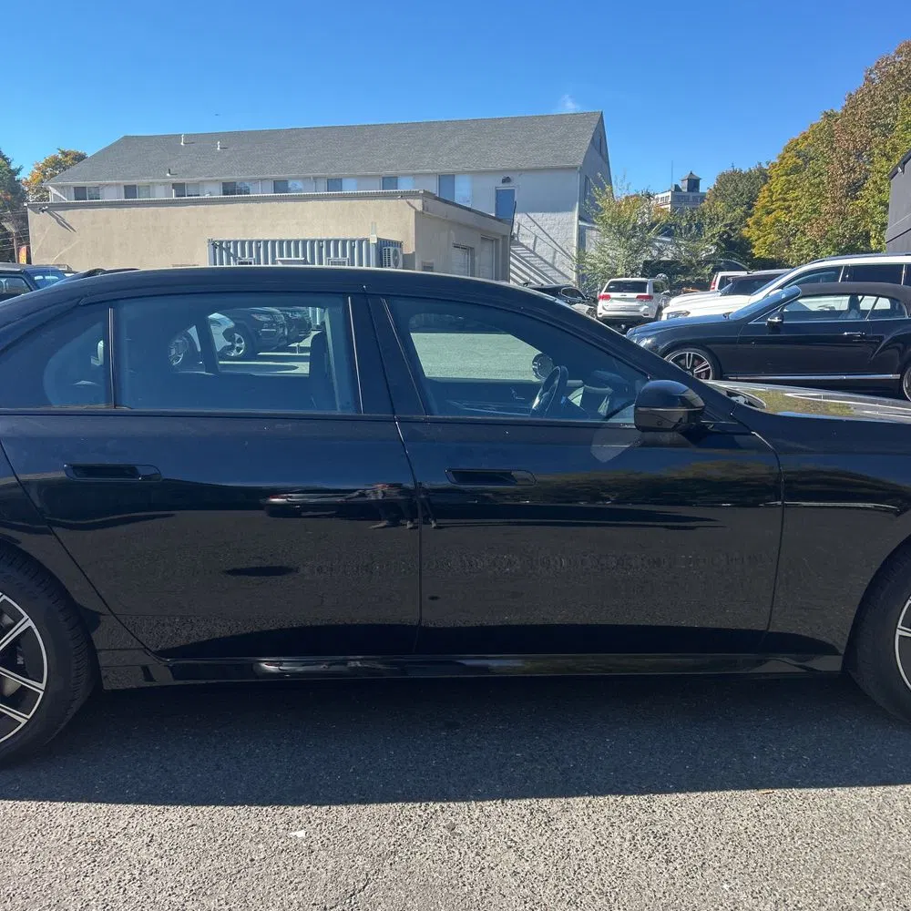 2023 BMW 7-Series 740i
