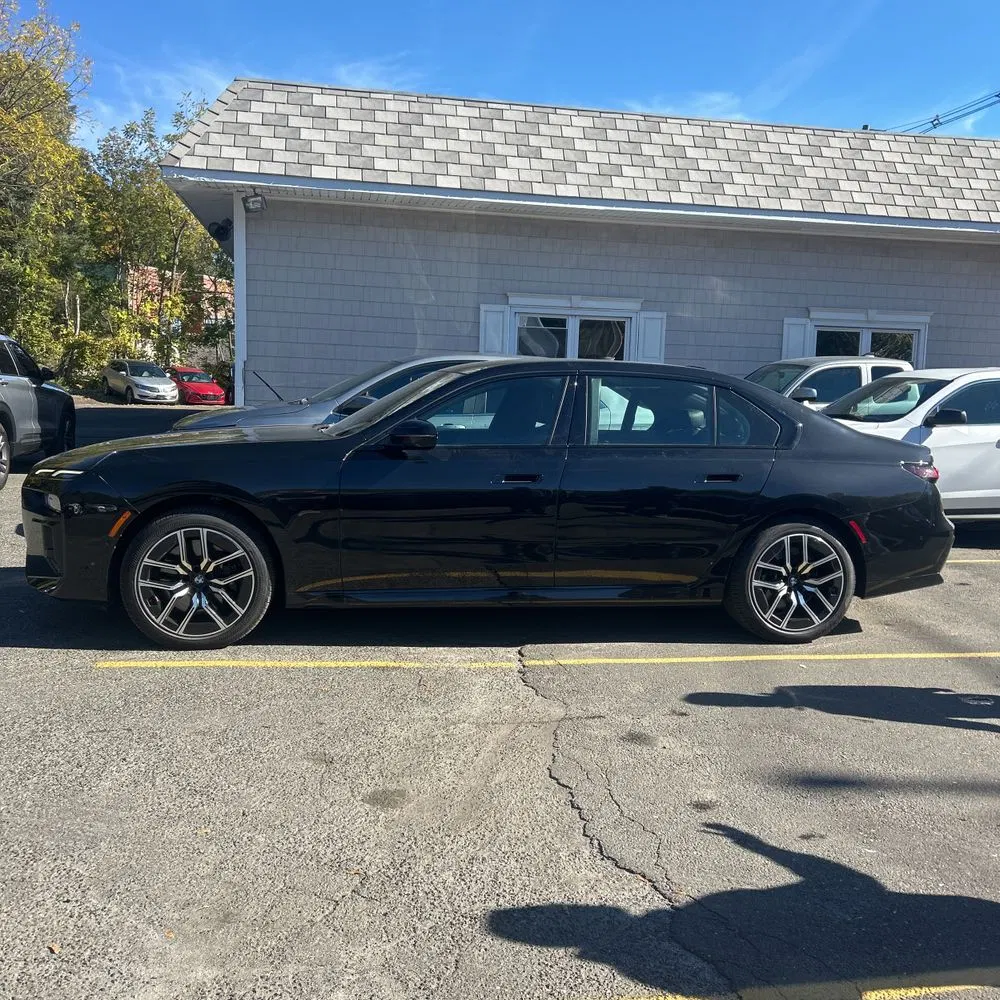 2023 BMW 7-Series 740i