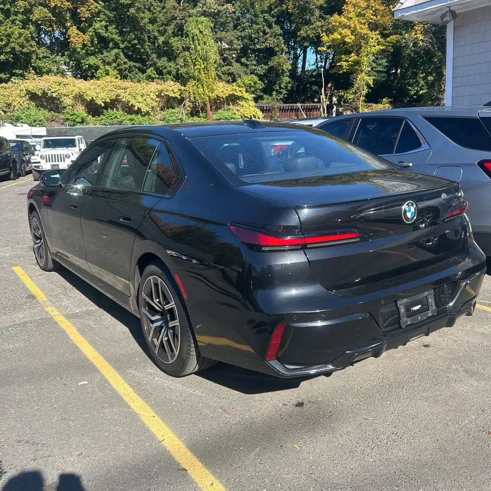 2023 BMW 7-Series 740i