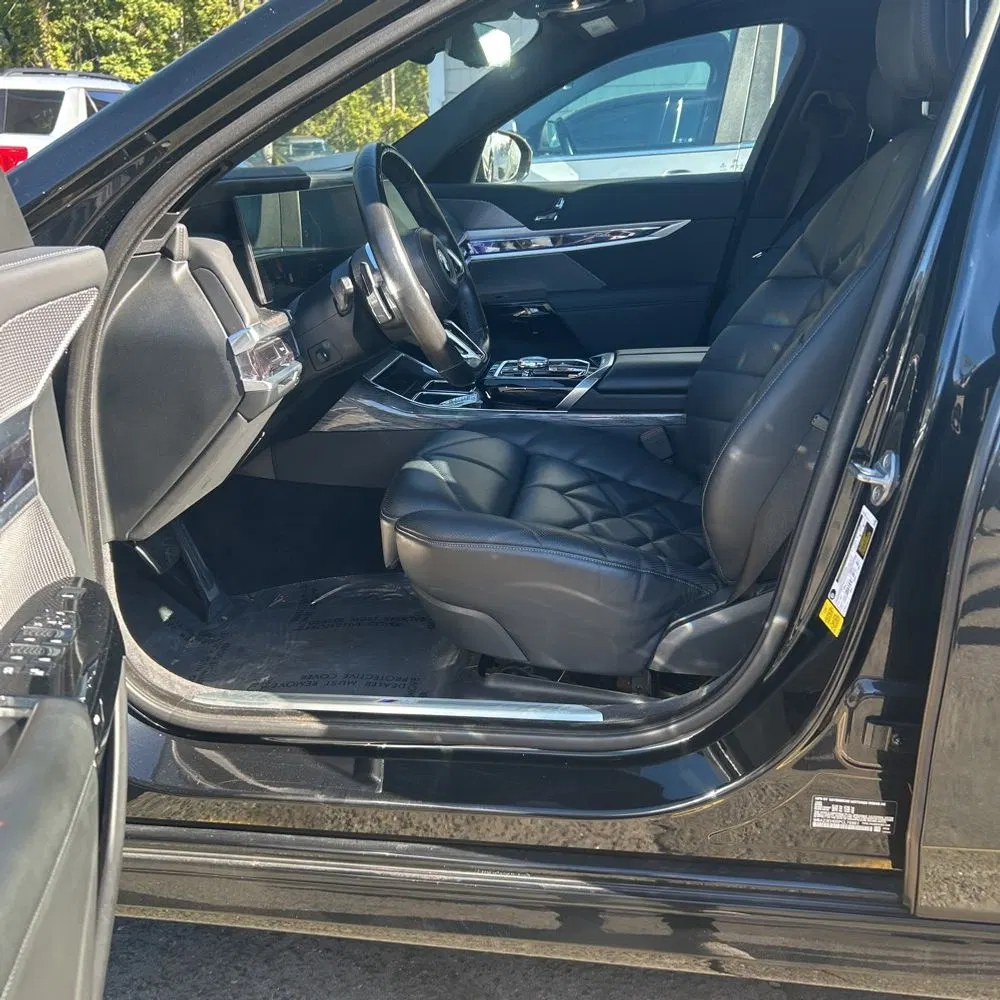 2023 BMW 7-Series 740i