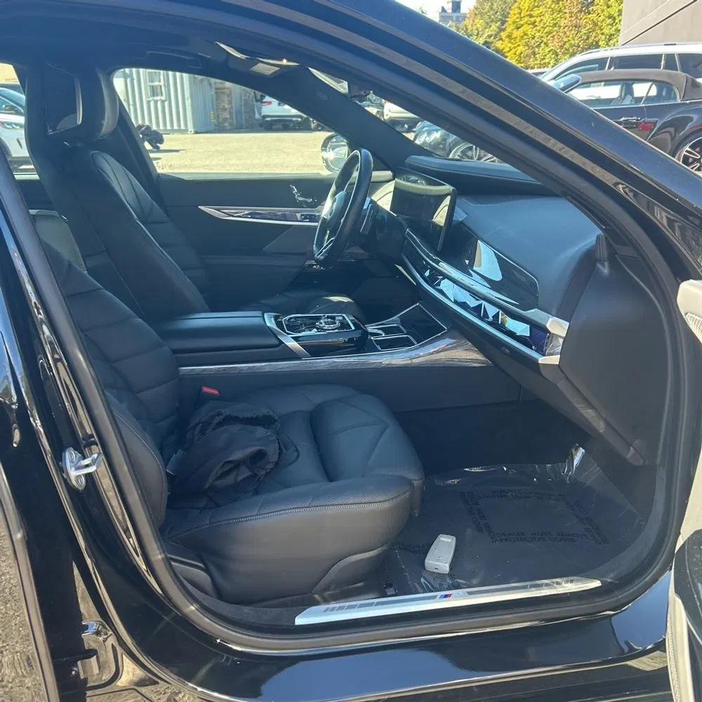 2023 BMW 7-Series 740i