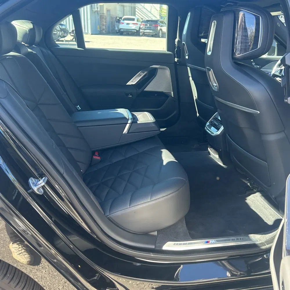 2023 BMW 7-Series 740i