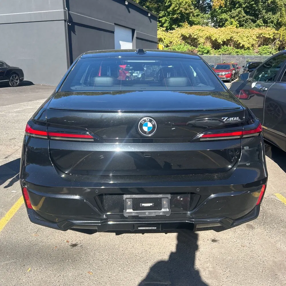2023 BMW 7-Series 740i